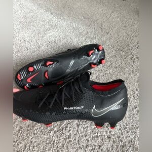 Nike Black and Red Athletic Shoes with Sleek Design